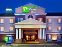 Holiday Inn Express & Suites le Mars Hotels near Blue Bunny Ice Cream Parlor