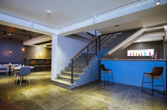 Victoria Inn Tbilisi Отели рядом с достопримечательностью «Авто Музей Тбилиси»