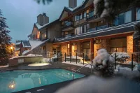 Whistler Village Inn & Suites - ที่มีสระว่ายน้ำ