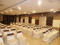 Hotel Raj Palace فنادق في Ahmednagar