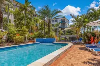 Kalua Holiday Apartments Hotels in Alexandra Headland