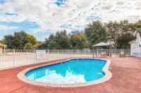 Motel 6 Waxahachie, TX - Pools