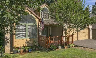 Oregon Jade Lodging- Spacious 2 Bedrooms, Ev Charger, Quite by Stream