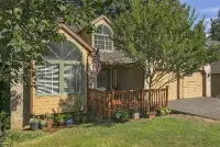 Oregon Jade Lodging- Spacious 2 Bedrooms, Ev Charger, Quite by Stream Hotels in 