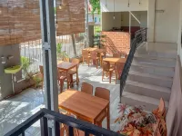 Homestay Singgasana Mitra RedDoorz Hotels in Maesa