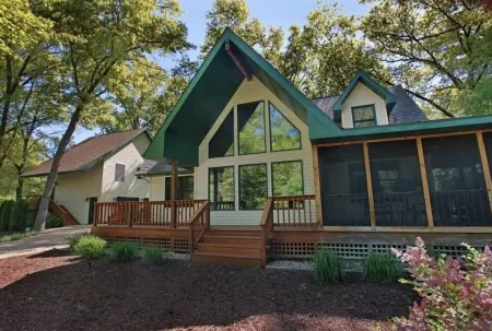 Designer Cottage +Guesthouse on large private estate in Grand Beach with Hot Tub