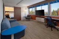 Holiday Inn Express & Suites SEATTLE-SEA-TAC AIRPORT by IHG - 3-Star