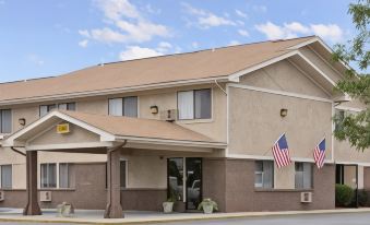 Super 8 by Wyndham Franklin/Middletown Area