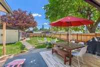Fire Pit, Spacious Deck and Fenced Yard - Charming Cozy Haven Hotels in Coeur d'Alene