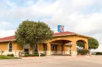Motel 6 Alvarado, TX