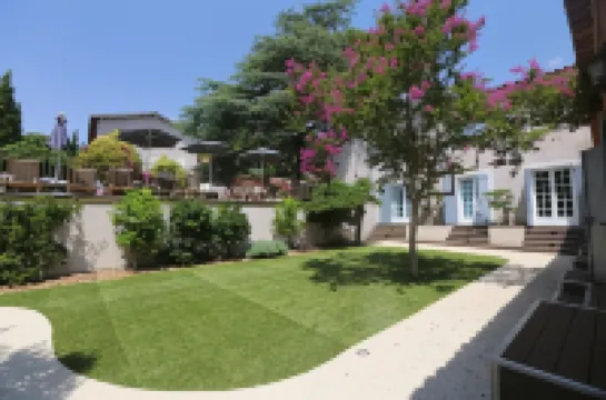 Hotel Spa Cassis – Heated Pool & Parking