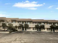 Scottish Fairway Inn Hotels near Lighthouse District