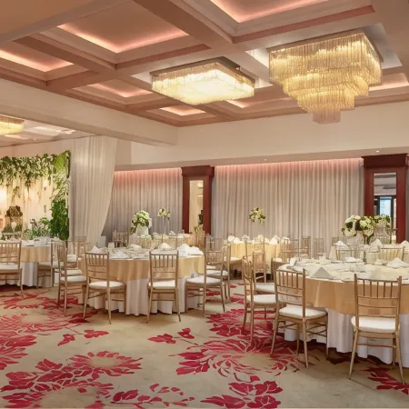 Earl's Regency Hotel
