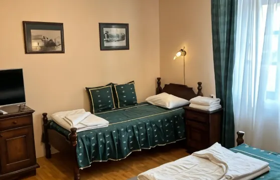 薩爾幹斯卡奧斯米卡汽車旅館