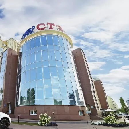 Valeri Classic (Валери Классик) Отели рядом с достопримечательностью «Памятник "Продавец и покупатель"»