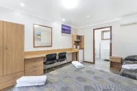 Palm Valley Motel Hotels in Tarro