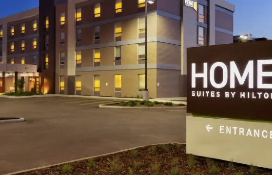 西埃德蒙頓希爾頓惠庭套房酒店