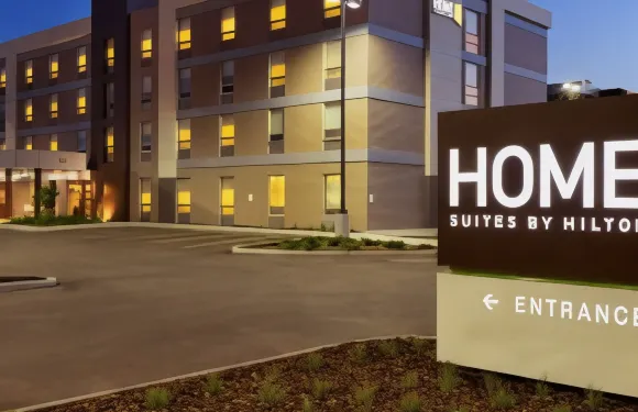 西埃德蒙頓希爾頓惠庭套房酒店