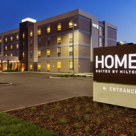 Home2 Suites by Hilton West Edmonton Отели рядом с достопримечательностью «TELUS World of Science - Edmonton»