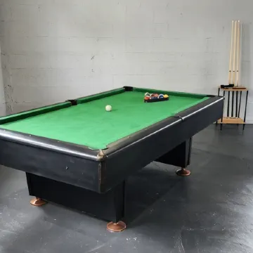 Charming 2-bedroom house with WiFi, AC in cool Escanaba Отели в г. Эсканаба