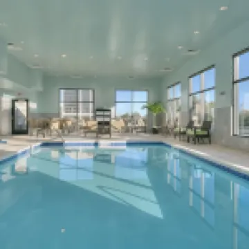 แฮมป์ตัน อินน์แอนด์สวีทส์ ชิคาโก ชอมเบิร์ก