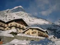 Hotel Ottoz Meublé Hotels near Le Massif Courmayeur