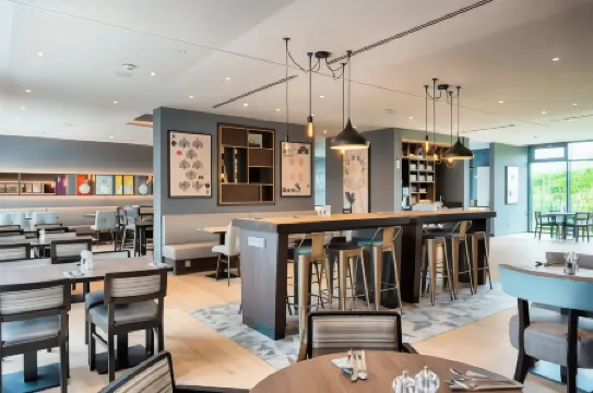 Premier Inn Berlin Airport Отели рядом с достопримечательностью «Парк ам Штихканаль»