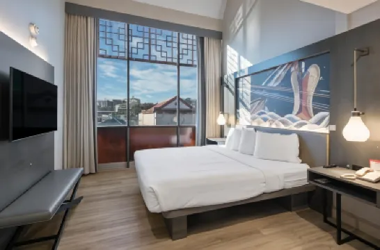 Best Western Plus Dragon Gate Inn Hotels near Union Station