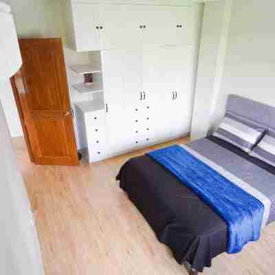 Luxurious Double Deluxe with WIFI near SM Lucena Rooms