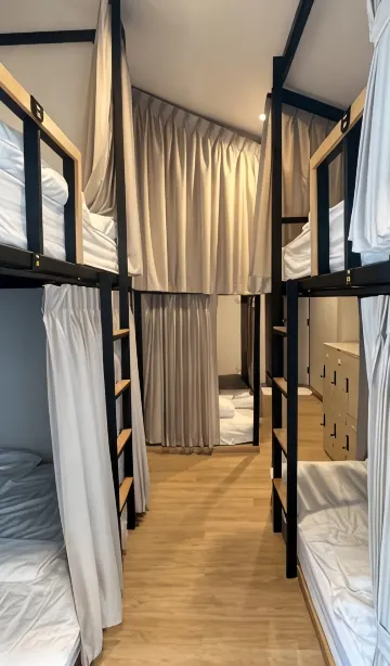 เตียงหอพักรวม (เตียง 2 ชั้น ไม่แยกชายหญิง)