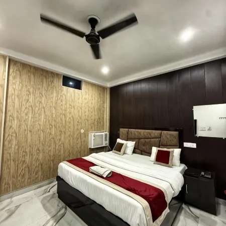 Hotel Earth International