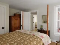 Quintessential Vermont  Farmhouse With Hot Tub, Fabulous Location & Views - 4-نجوم
