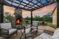 Luxury Home with Fire Pit & Hill Country Views