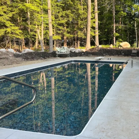 Charming private 3-bedroom on 3 acres in Sebago, Pool, Hot Tub, Large Firepit