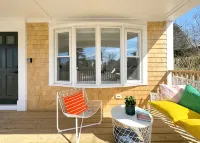 Ptown Pearl · Central Location w/ Porch & Deck · Walk to Beach, Galleries & Town - 4-Star
