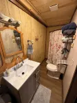 Charming 1-bedroom cottage in tranquil East Glacier Park with WiFi, AC - 2-stjärniga