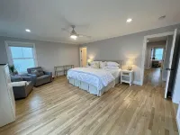 Brand new house with water views just steps from beach! - 4 ดาว