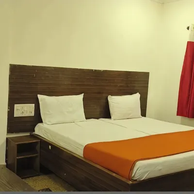 บรุนดาวัน ใกล้ วิชัยวาทะ สถานีรถไฟ โรงแรมใกล้วัดเจ้าแม่ทุรคา กนากาดูรกา