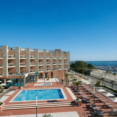 Real Marina Residence