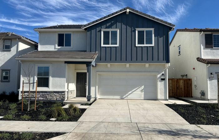 NEW Smart Home w/ Massage Chair & King Bed