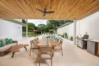 Gated + Lux +New Modern 4-BD Home in Playa Potrero – AC, WiFi & Steps to  Beach! - 4 tähden