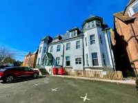 Comfy Seaside Studio Apt w/ Free Gym & Wi-Fi Hotels in 