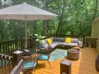 "Retro Retreat" Lakefront House