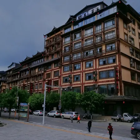 Pingbian Yinfeng Hotel