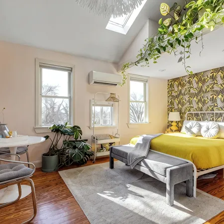 Colorful private guesthouse in charming Richmond with Parking