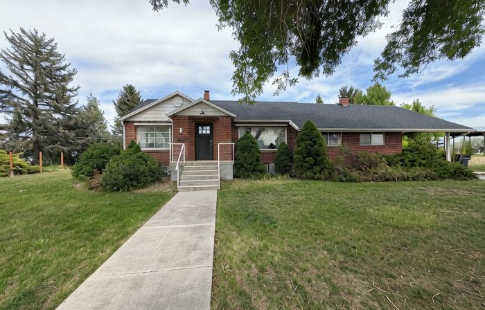 Spacious and secluded 5-bedroom farmhouse with AC, WiFi in charming Tremonton