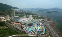 The Ocean Hotel & Resort - Beach