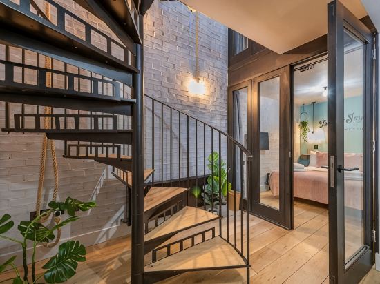 The Acre Abode IV - Covent Garden - by Frankie