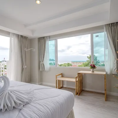 Prachuap Grand Hotel Hôtels à proximité de : Poste frontière de Singkhon vers la Birmanie