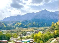Orange Hotel (Zhangye West Station) - Mountain view